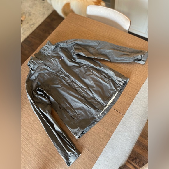 Mens Patagonia rain jacket - Picture 2 of 6